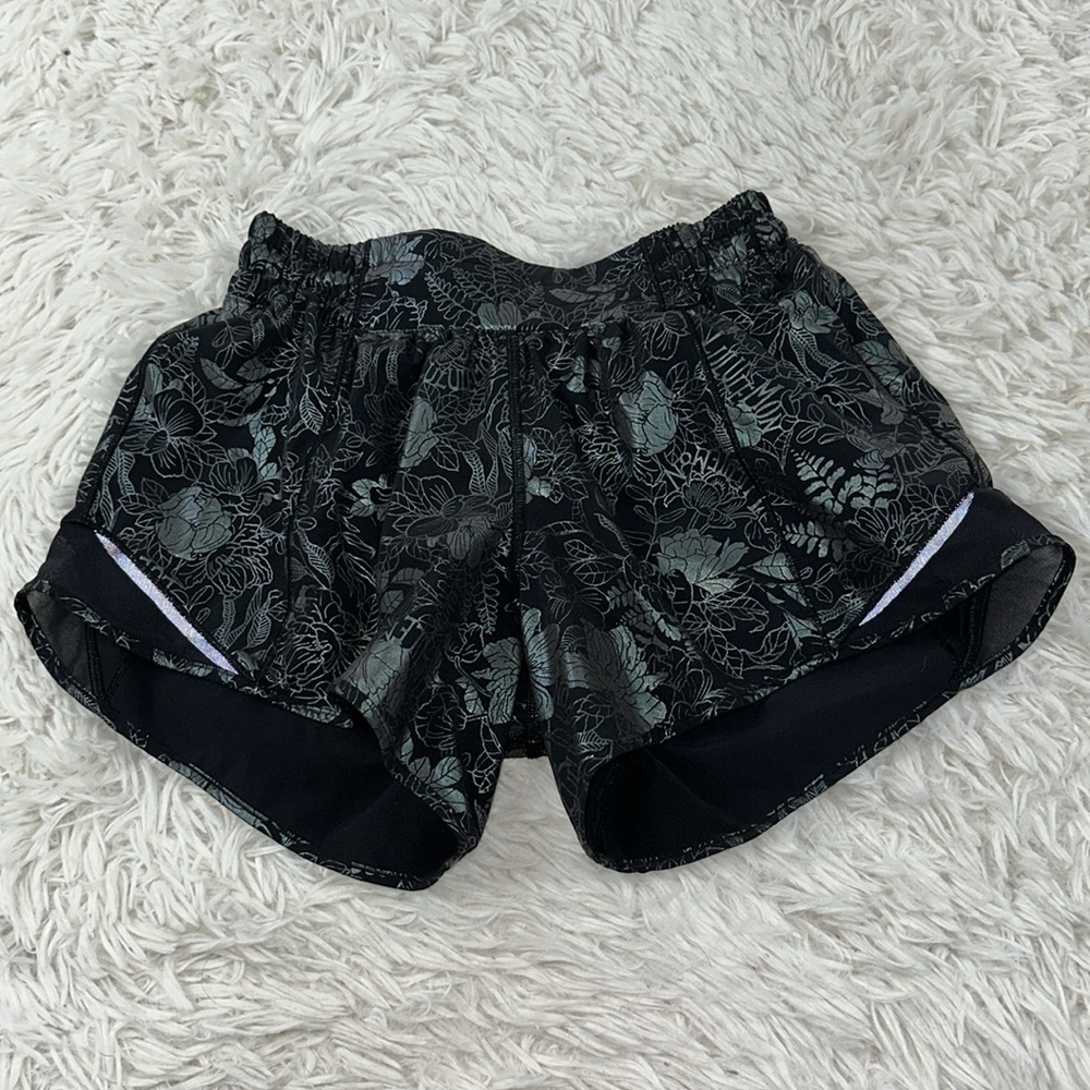 Lululemon Hotty Hot Low-Rise Lined Short 4" Logo Flourish Black Iridescent Foil